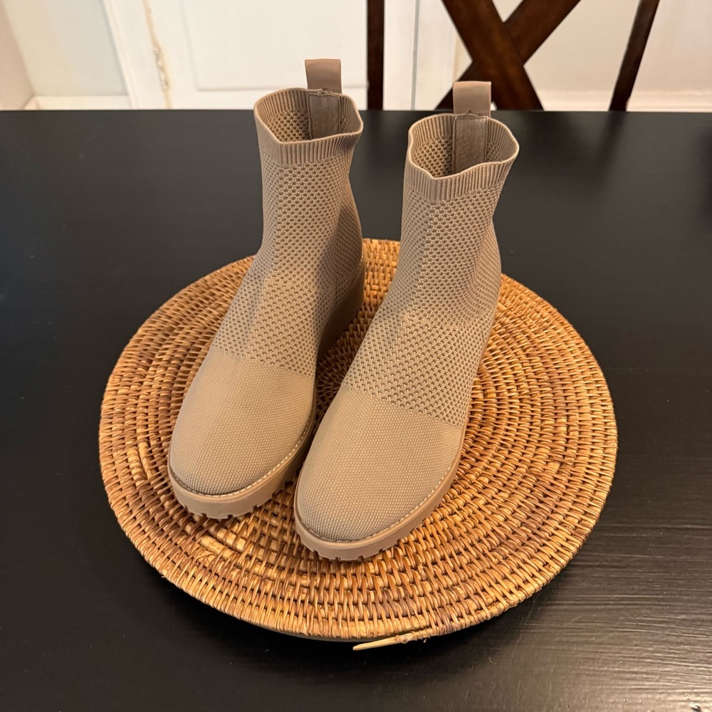Cushionaire Iggy stretch wedge Tan Ankle Boots size 10W